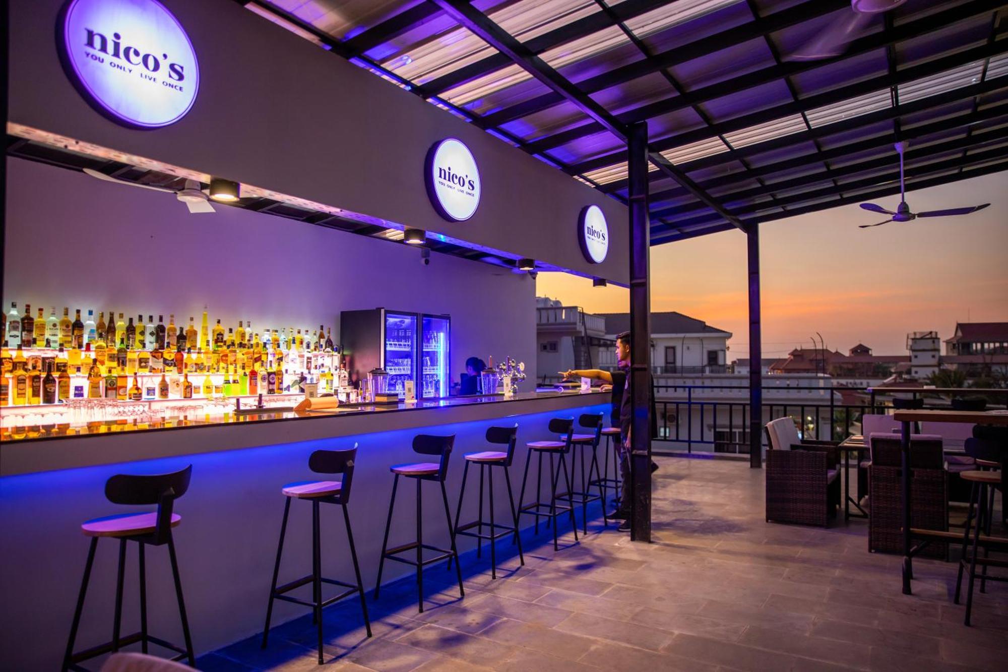 Nico'S Hotel And Skybar Sziemreap Kültér fotó