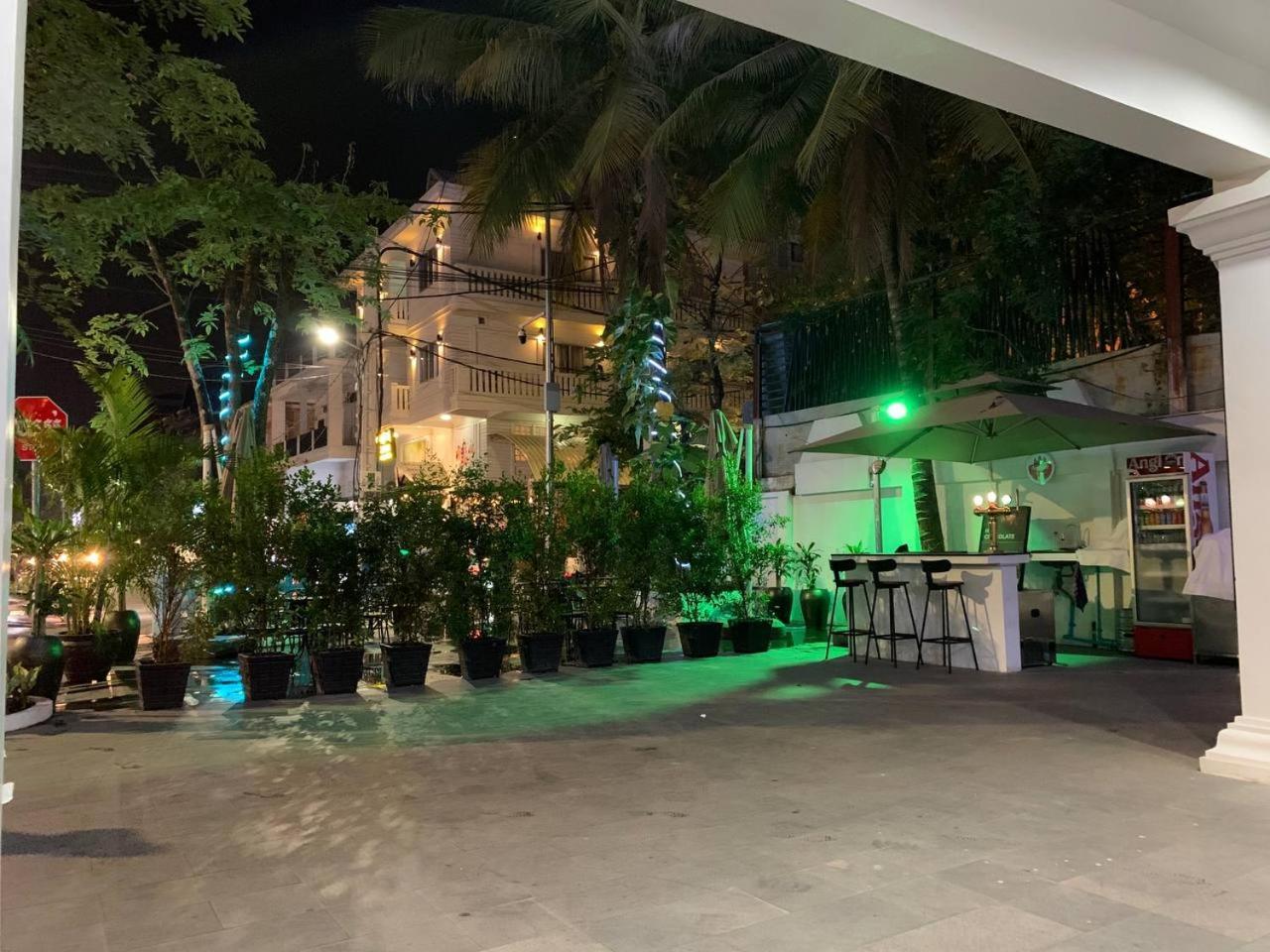Nico'S Hotel And Skybar Sziemreap Kültér fotó