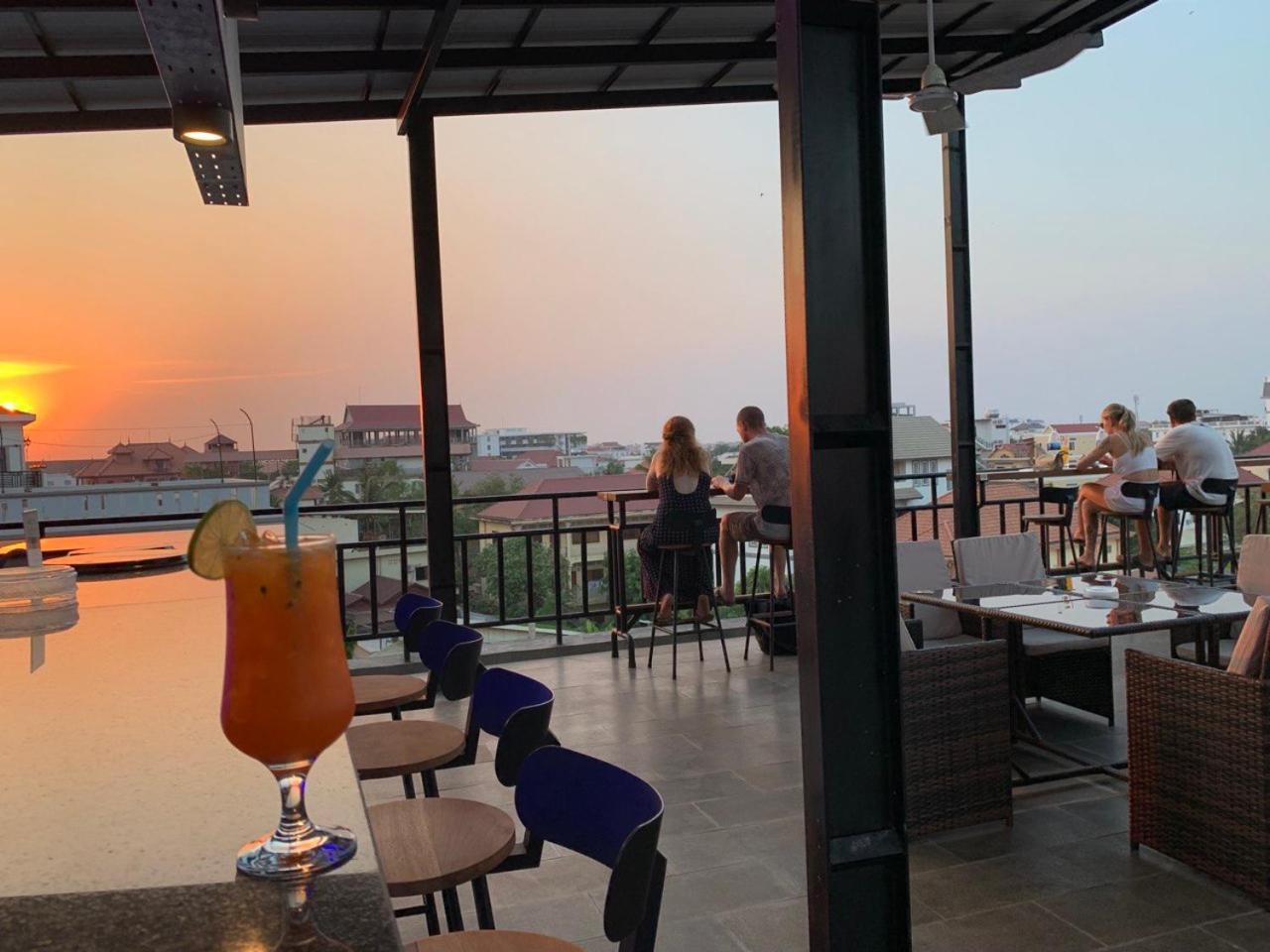 Nico'S Hotel And Skybar Sziemreap Kültér fotó